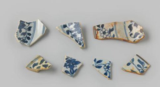Fragments of plates from the wreck of the East Indiaman Hollandia