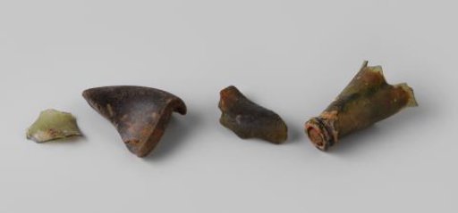 Neck with cork of a wine bottle and glass fragments from the wreck of the East Indiaman Hollandia