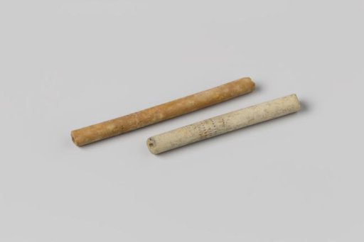 Fragments of pipe stems from the wreck of the East Indiaman Hollandia