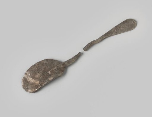 Spoon in two pieces from the wreck of the Dutch East Indiaman Hollandia