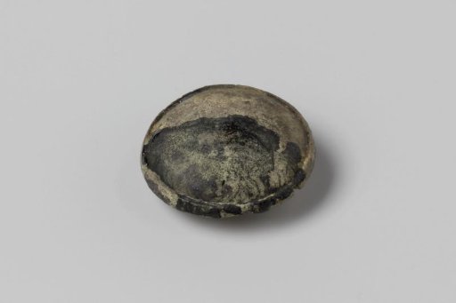 Button from the wreck of the East Indiaman Hollandia