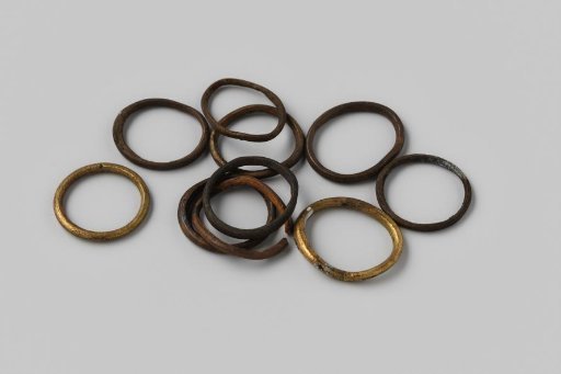 Ring-shaped Fragments from the Wreck of the East Indiaman Hollandia