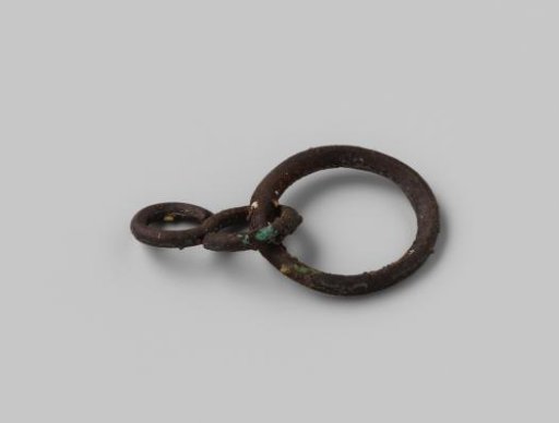 Ring-shaped fragment with links from the wreck of the East Indiaman Hollandia