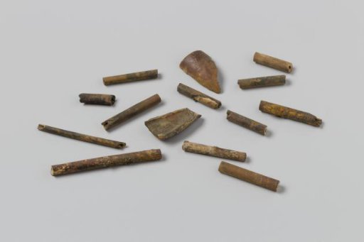 Fragments of pipe bowls and stems of earthenware from the wreck of the East Indiaman Hollandia