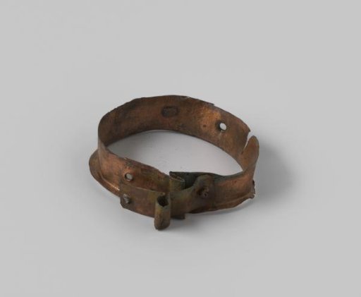 Rim lid of a powder flask from the wreck of the East Indiaman Hollandia