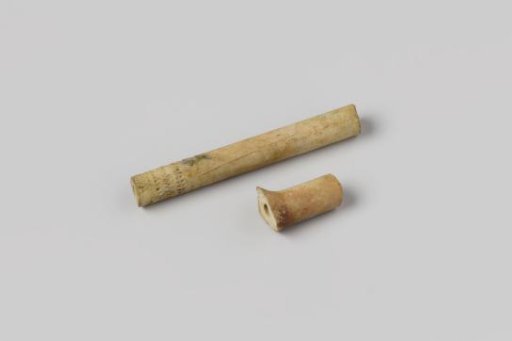 Fragments of pipe stems from the wreck of the East Indiaman Hollandia