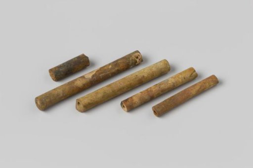 Fragments of pipe stems from the wreck of the East Indiaman Hollandia