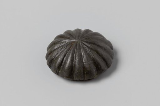 Button from the wreck of the East Indiaman Hollandia