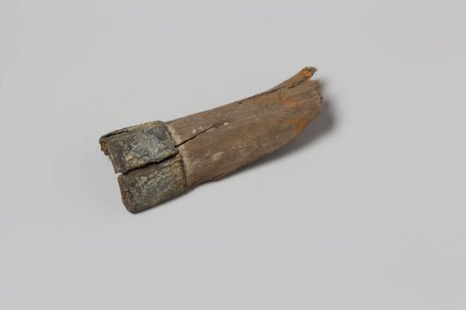Fragment of a musket (stock band) from the wreck of the East Indiaman 't Vliegend Hart, lost in 1735