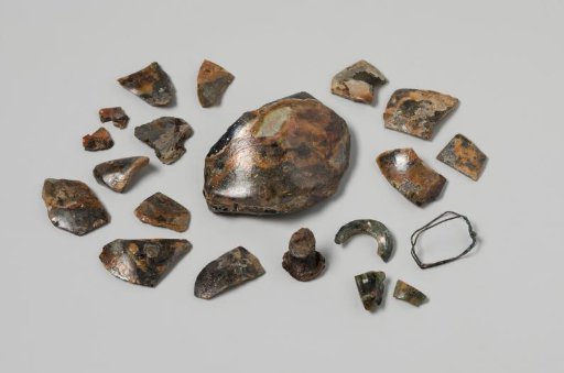 Glass shards from wine bottles from the wreck of the East Indiaman 't Vliegend Hart, lost in 1735
