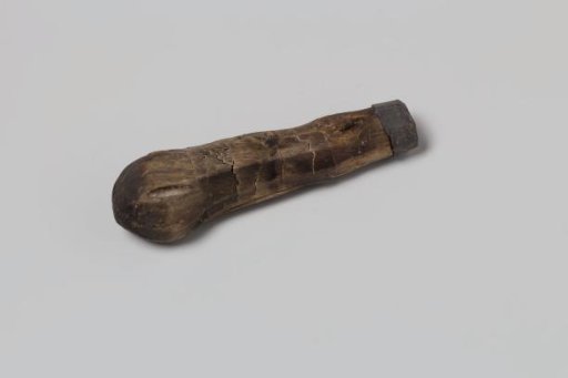 Knife handle from the wreck of the East Indiaman 't Vliegend Hart, which sank in 1735