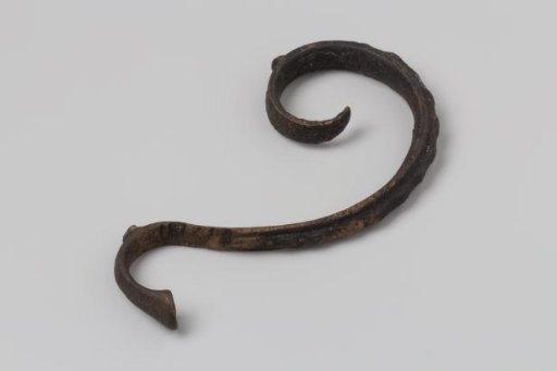 Handle, probably of a tin can, from the wreck of the East Indiaman 't Vliegend Hart, lost in 1735