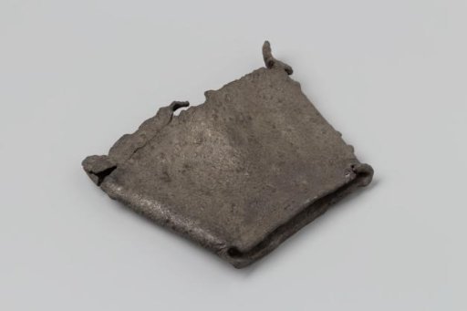Pressed cup from the wreck of the East Indiaman 't Vliegend Hart, which sank in 1735
