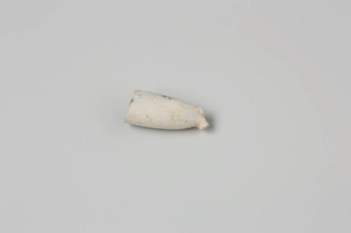 Fragment of a pipe bowl from the wreck of the East Indiaman 't Vliegend Hart