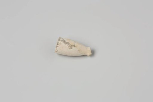 Fragment of a pipe bowl from the wreck of the East Indiaman 't Vliegend Hart
