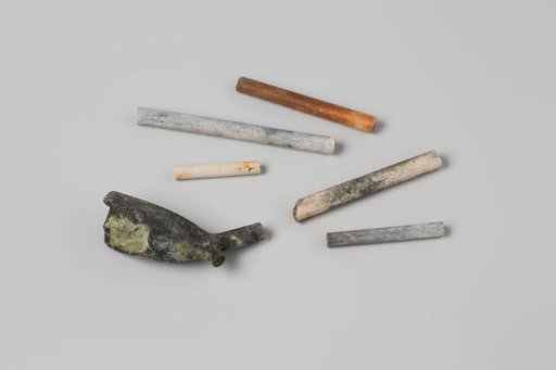 Fragment of a pipe bowl and pipe stems from the wreck of the East Indiaman 't Vliegend Hart