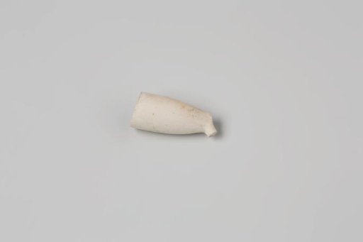 Fragment of a pipe bowl from the wreck of the East Indiaman 't Vliegend Hart