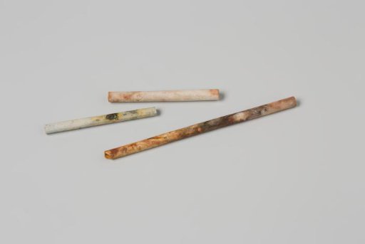 Fragments of pipe stems from the wreck of the East Indiaman 't Vliegend Hart