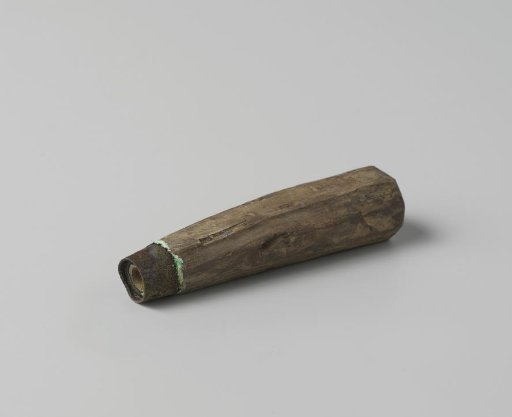 Knife handle from the wreck of the East Indiaman 't Vliegend Hart, lost in 1735
