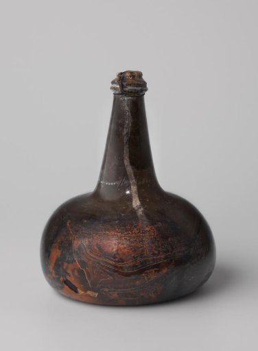 Wine bottle with wine from the wreck of the East Indiaman 't Vliegend Hart