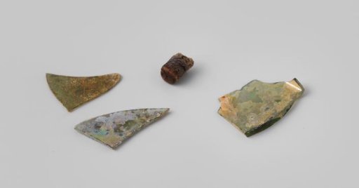 Fragments of wine bottles and a cork from the wreck of the East Indiaman 't Vliegend Hart