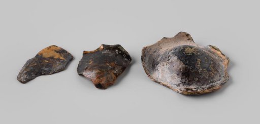 Shards of wine bottles from the wreck of the East Indiaman 't Vliegend Hart
