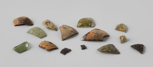Sherds of wine bottles from the wreck of the East Indiaman 't Vliegend Hart