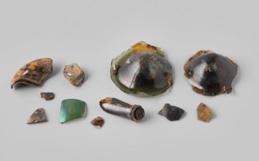 Fragments of Wine Bottles from the Wreck of the East Indiaman 't Vliegend Hart