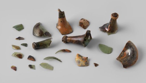 Sherds of wine bottles from the wreck of the East Indiaman 't Vliegend Hart
