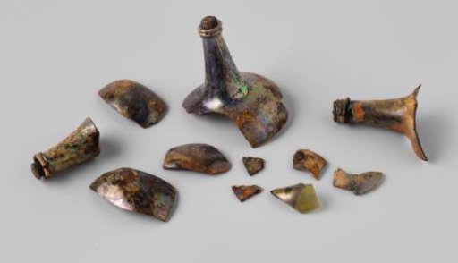 Fragments of Wine Bottles from the Wreck of the East Indiaman 't Vliegend Hart