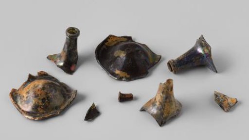 Fragments of Wine Bottles from the Wreck of the East Indiaman 't Vliegend Hart