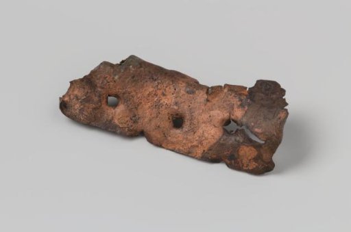 Red copper elongated fitting from the wreck of the East Indiaman 't Vliegend Hart