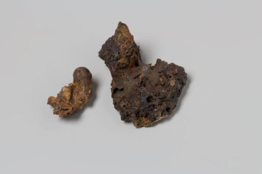 Coal waste from the wreck of the East Indiaman 't Vliegend Hart