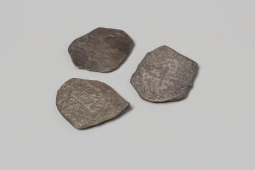 Coins from the wreck of the East Indiaman 't Vliegend Hart, lost in 1735