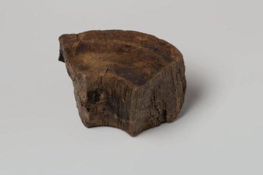 Fragment of a wheel from a carousel horse from the wreck of the East Indiaman 't Vliegend Hart, lost in 1735