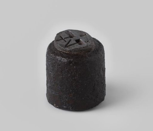 Jug weight from the wreck of the East Indiaman 't Vliegend Hart