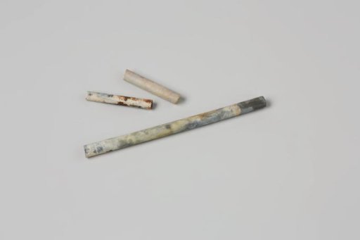 Fragments of pipe stems from the wreck of the East Indiaman 't Vliegend Hart