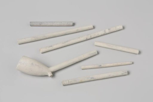 Fragment of a pipe bowl and pipe stems from the wreck of the East Indiaman 't Vliegend Hart