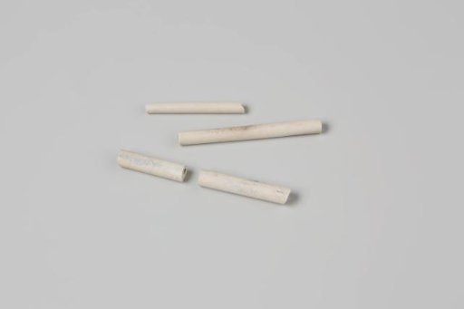 Fragments of pipe stems from the wreck of the East Indiaman 't Vliegend Hart