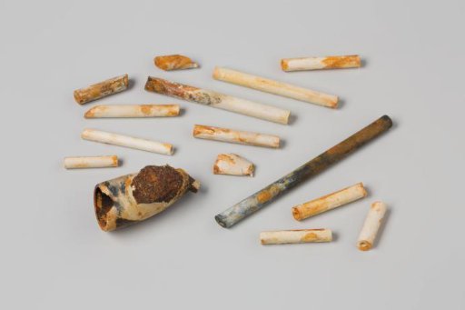 Fragment of a pipe bowl and pipe stems from the wreck of the East Indiaman 't Vliegend Hart