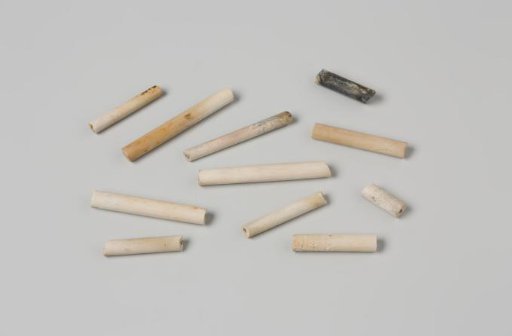 Fragments of pipe stems from the wreck of the East Indiaman 't Vliegend Hart