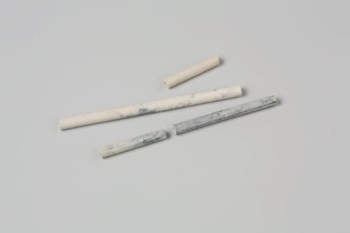 Fragments of pipe stems from the wreck of the East Indiaman 't Vliegend Hart