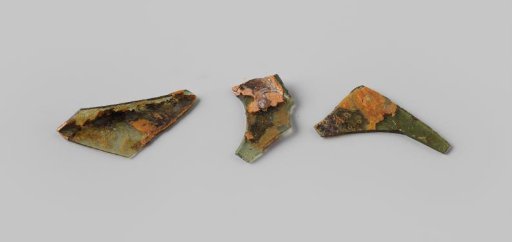 Fragments of cellar bottles from the wreck of the East Indiaman 't Vliegend Hart