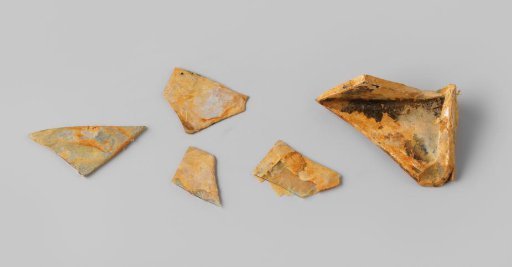 Fragments of cellar bottles from the wreck of the East Indiaman 't Vliegend Hart