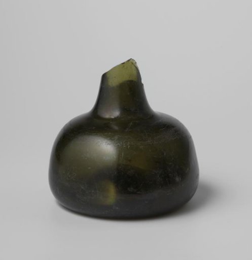 Wine bottle from the wreck of the East Indiaman 't Vliegend Hart