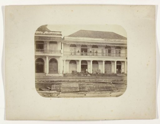 The trading office on the Kali Mas