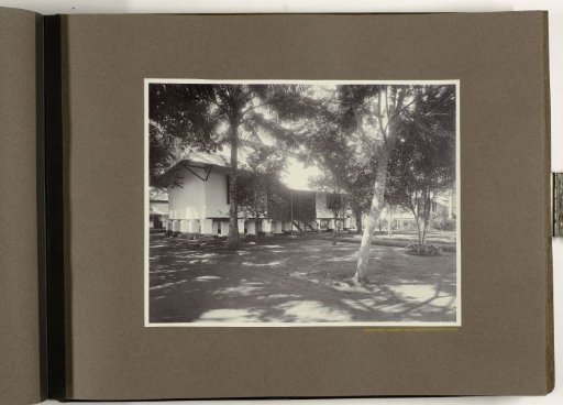Kampong Genitri Lor, employee residences