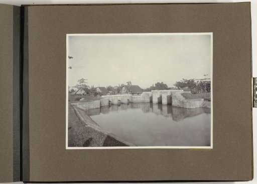 Main distribution sluices
