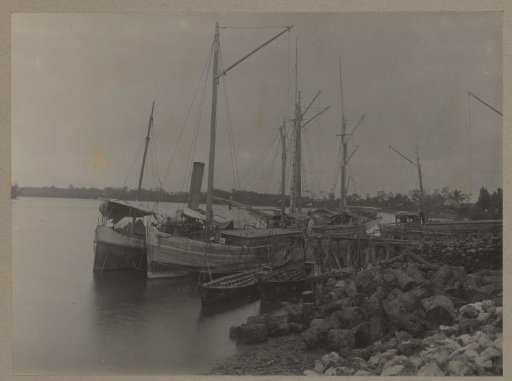 Pangkalbalam. S.S. Koba and the prau Nadi