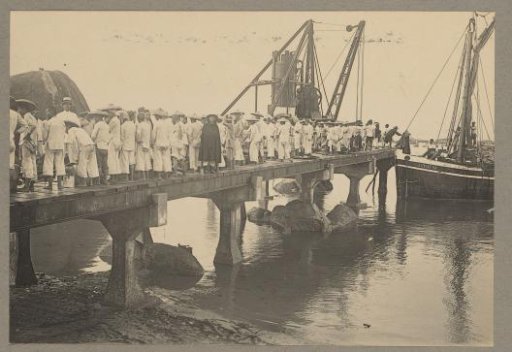 Landing of Chinese newcomers at Mantoeng (Blinjoe)